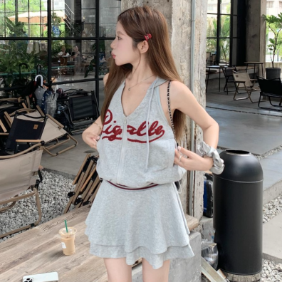 24070304